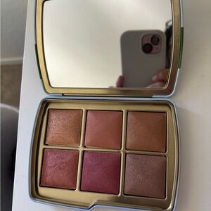 Hourglass Ambient Lighting Palette (lotus flower)